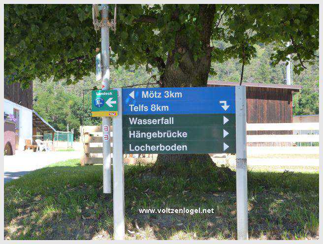 Vue panoramique sur le pont suspendu de l'Inn à Mieming