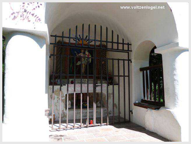 Vue panoramique sur le pont suspendu de l'Inn à Mieming