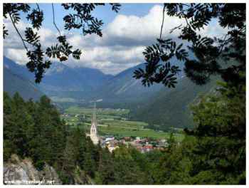 Chemin sauvage près d'Imst, Tyrol