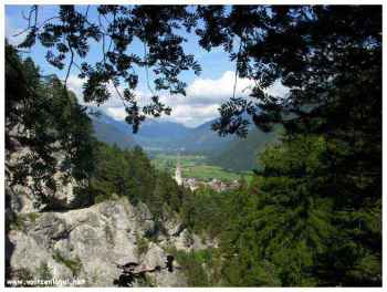 Sentier pittoresque dans les Alpes autrichiennes