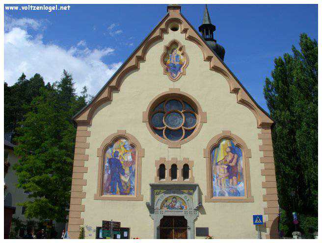 Exploration naturelle: Grotte bleue, joyau d'Imst au Tyrol, Autriche.