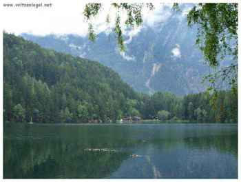 Oetz. Le meilleur du Piburger See (lac Piburg) près d'Oetz au Tyrol