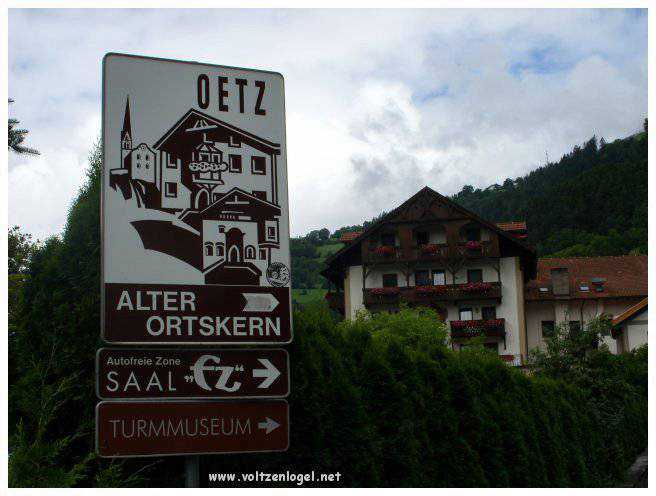 Vue panoramique du lac Piburgersee au cœur des Alpes autrichiennes.