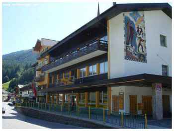 Sölden-Hochsölden. Le village tyrolien de Soelden, la station de ski Hochsölden