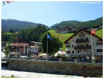 Sölden-Hochsölden. Le village tyrolien de Soelden, la station de ski Hochsölden, la vallée de Oetz