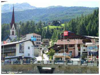 Sölden-Hochsölden. Le village tyrolien de Soelden, la station de ski Hochsölden, la vallée de Oetz