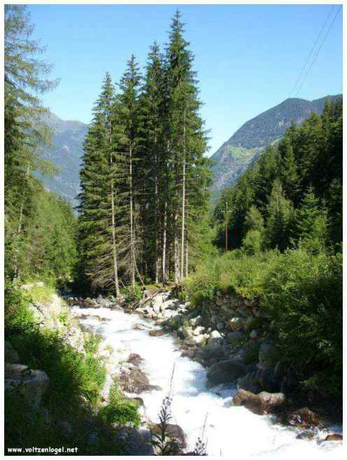 Umhausen Stuibenfall. La Cascade Stuibenfall à Umhausen, l'Oetztal au Tyrol