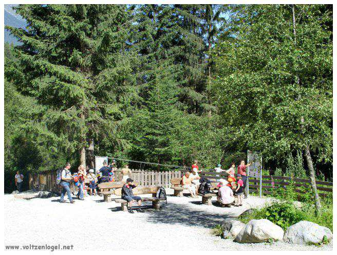 Cascade majestueuse de Stuibenfall dans l'Oetztal Tyrolien