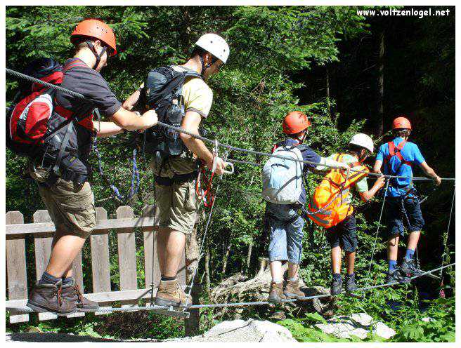 Cascade majestueuse de Stuibenfall dans l'Oetztal Tyrolien