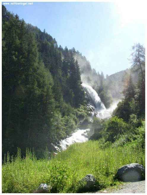 Cascade majestueuse de Stuibenfall dans l'Oetztal Tyrolien