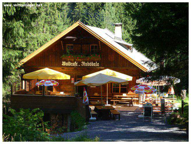 Cascade majestueuse de Stuibenfall dans l'Oetztal Tyrolien