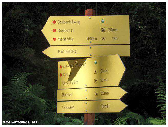 Cascade majestueuse de Stuibenfall dans l'Oetztal Tyrolien