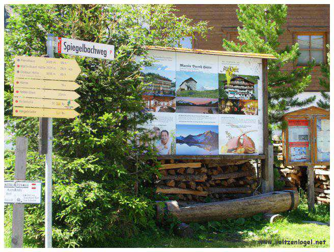 Vue majestueuse sur les sommets alpins de la Vallée Ötztal.