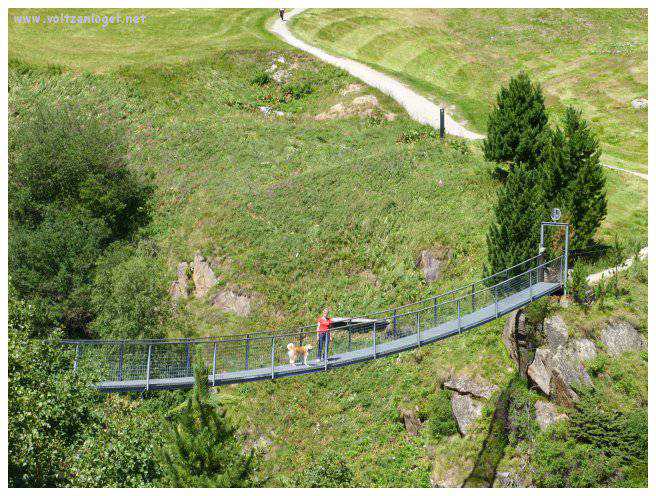 Vue majestueuse sur les sommets alpins de la Vallée Ötztal.