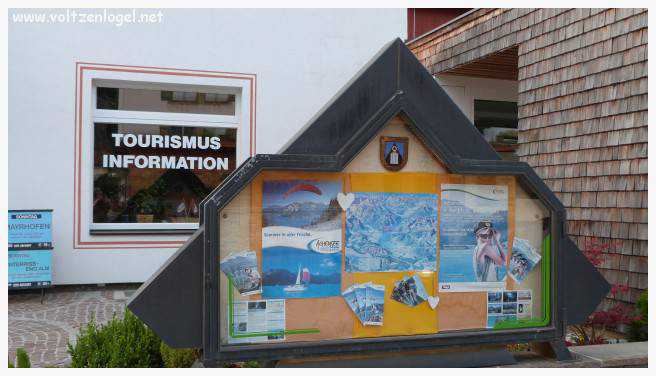 Vue panoramique sur le lac Achensee et les Alpes tyroliennes, symboles de la beauté naturelle de Pertisau.