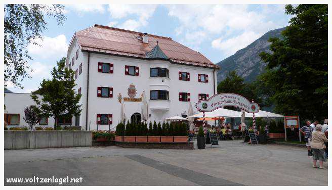 Vue panoramique du lac Achen entouré des sommets alpins, emblématique de Pertisau