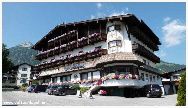 Vue panoramique du lac Achen entouré des sommets alpins, emblématique de Pertisau