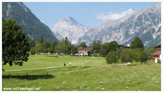 Vue panoramique du lac Achen entouré des sommets alpins, emblématique de Pertisau
