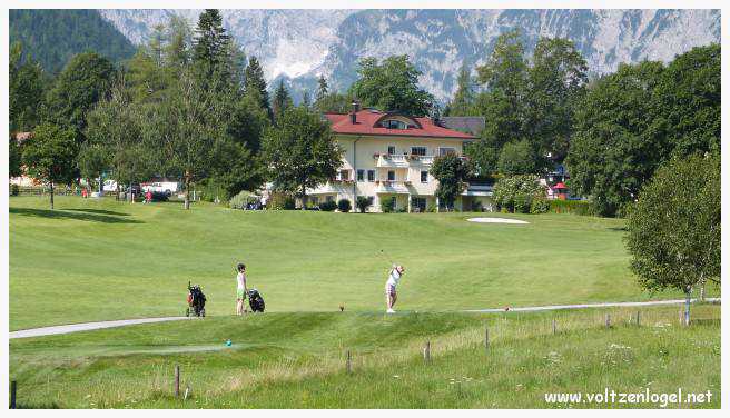 Vue panoramique du lac Achen entouré des sommets alpins, emblématique de Pertisau