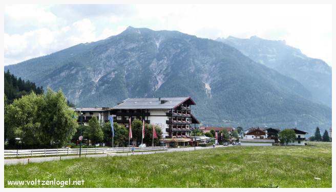 Vue panoramique du lac Achen entouré des sommets alpins, emblématique de Pertisau