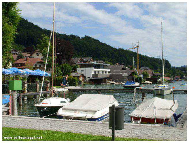 Paysage pittoresque d'Unterach et Seewalchen au bord du lac Attersee en Autriche