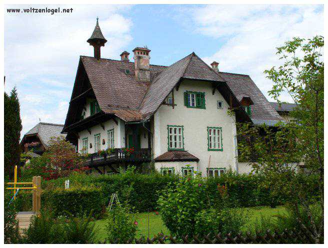 Paysage pittoresque d'Unterach et Seewalchen au bord du lac Attersee en Autriche