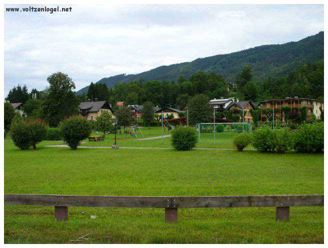 Paysage pittoresque d'Unterach et Seewalchen au bord du lac Attersee en Autriche