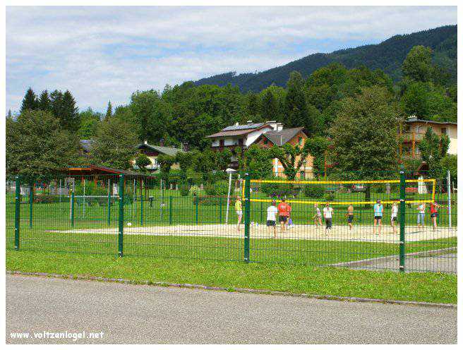 Paysage pittoresque d'Unterach et Seewalchen au bord du lac Attersee en Autriche