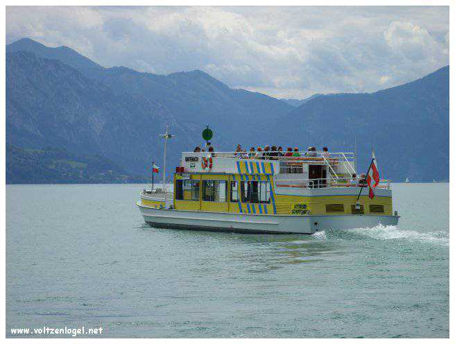 Paysage pittoresque d'Unterach et Seewalchen au bord du lac Attersee en Autriche