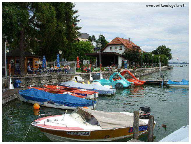 Paysage pittoresque d'Unterach et Seewalchen au bord du lac Attersee en Autriche
