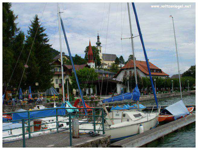 Paysage pittoresque d'Unterach et Seewalchen au bord du lac Attersee en Autriche