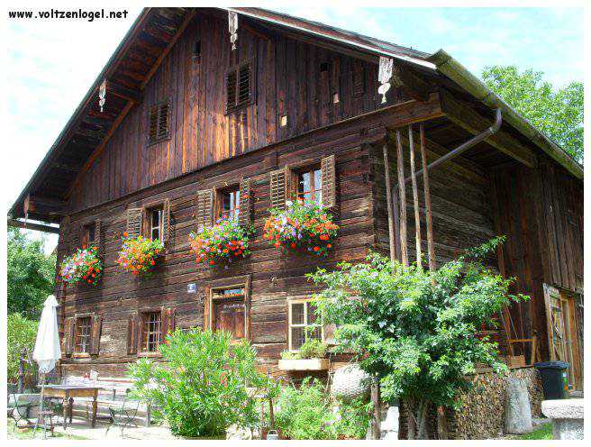 Paysage pittoresque d'Unterach et Seewalchen au bord du lac Attersee en Autriche