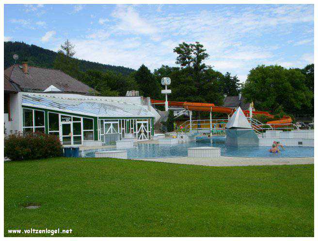 Paysage pittoresque d'Unterach et Seewalchen au bord du lac Attersee en Autriche