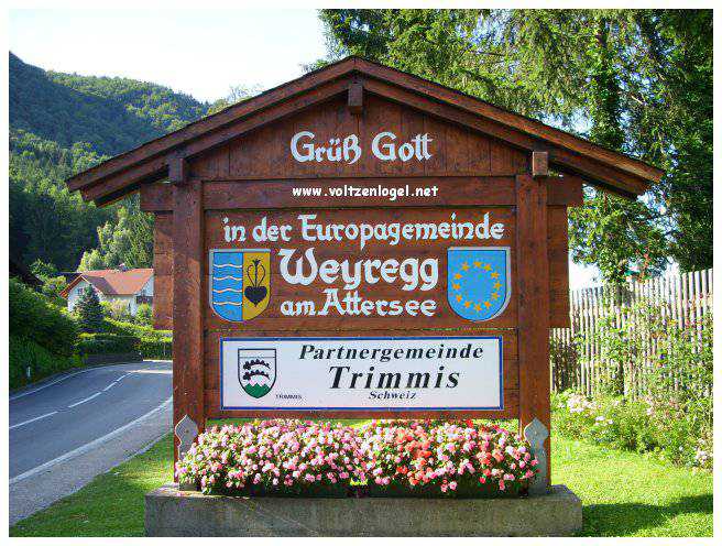 Paysage pittoresque d'Unterach et Seewalchen au bord du lac Attersee en Autriche
