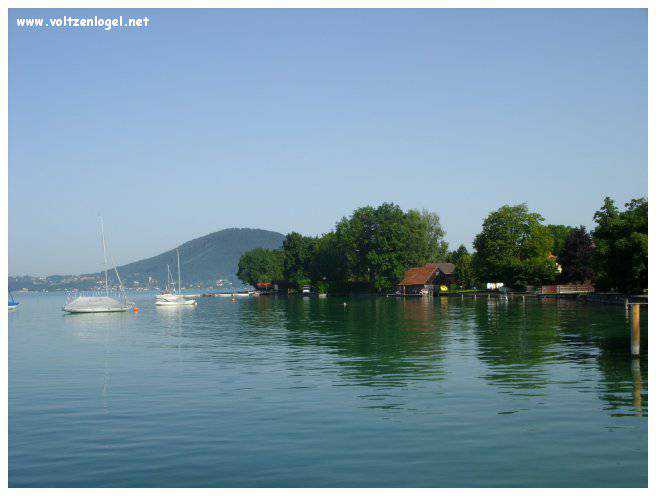 Paysage pittoresque d'Unterach et Seewalchen au bord du lac Attersee en Autriche