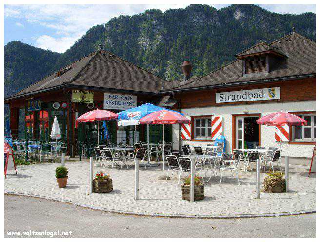 Paysage pittoresque d'Unterach et Seewalchen au bord du lac Attersee en Autriche