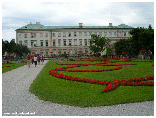 Les magnifiques Jardins du Château Mirabell à Salzbourg avec ses sculptures et fontaines majestueuses