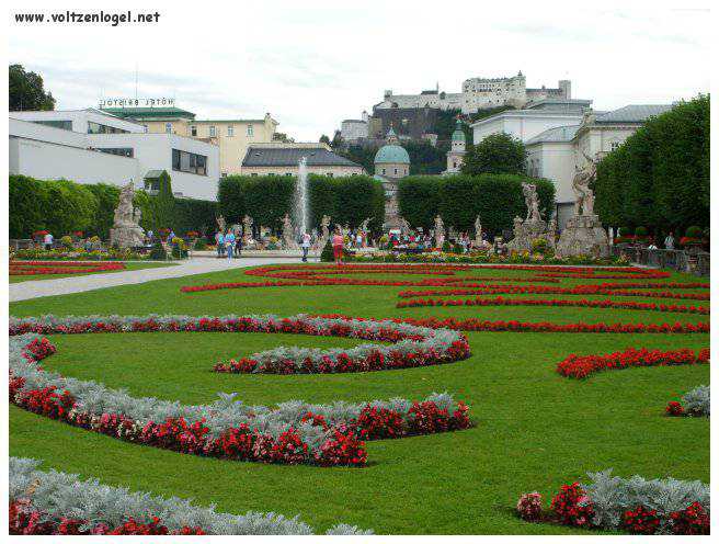 Les magnifiques Jardins du Château Mirabell à Salzbourg avec ses sculptures et fontaines majestueuses