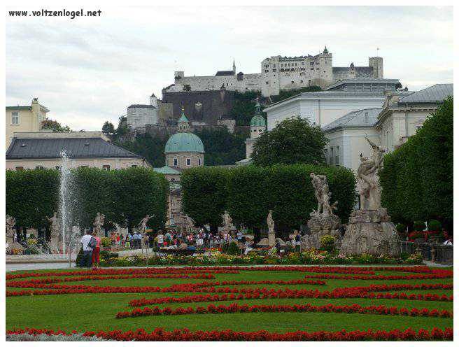 Les magnifiques Jardins du Château Mirabell à Salzbourg avec ses sculptures et fontaines majestueuses