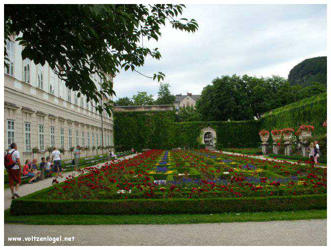 Les magnifiques Jardins du Château Mirabell à Salzbourg avec ses sculptures et fontaines majestueuses