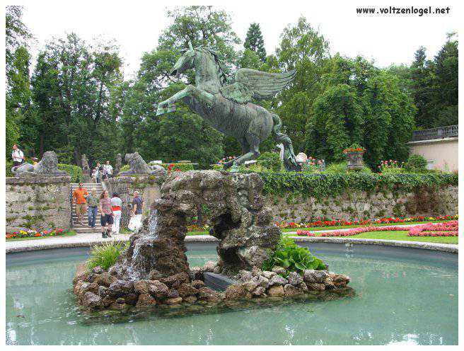 Les magnifiques Jardins du Château Mirabell à Salzbourg avec ses sculptures et fontaines majestueuses