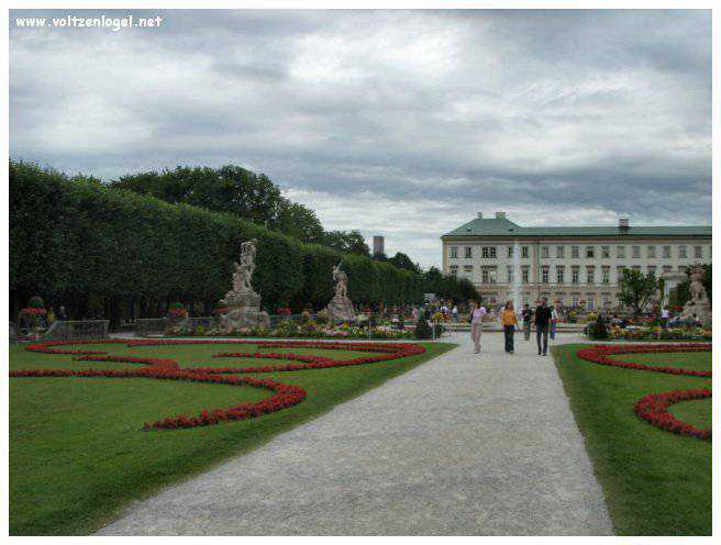 Les magnifiques Jardins du Château Mirabell à Salzbourg avec ses sculptures et fontaines majestueuses