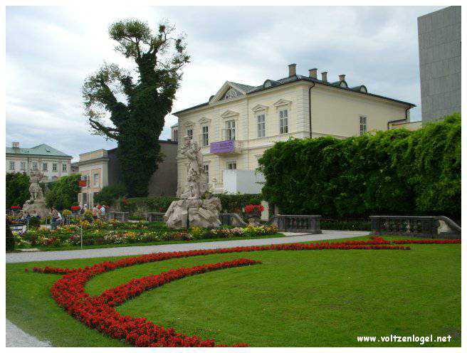 Les magnifiques Jardins du Château Mirabell à Salzbourg avec ses sculptures et fontaines majestueuses