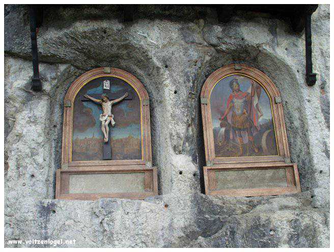 Vue panoramique de la forteresse Hohensalzburg surplombant la vieille ville historique de Salzbourg.