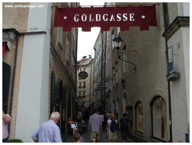Salzburg. Le meilleur de la vieille ville de Salzbourg, la Goldgasse du vieux Salzbourg