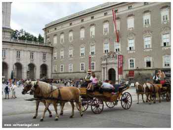 Salzburg. La vieille ville de Salzbourg, calèche visite de Salzbourg