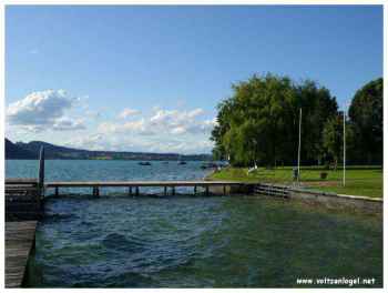 Weyregg am Attersee. Le lac Attersse à Weyregg au Pays de Salzbourg