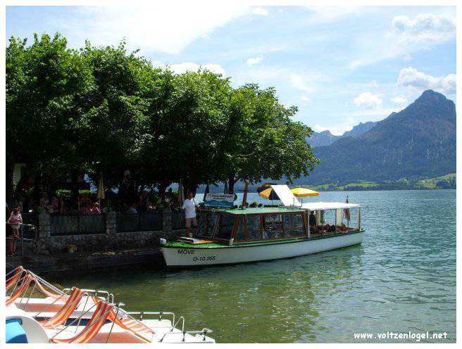 Vue panoramique du lac Wolfgangsee à Sankt Wolfgang im Salzkammergut, Autriche