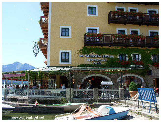 Vue panoramique du lac Wolfgangsee à Sankt Wolfgang im Salzkammergut, Autriche