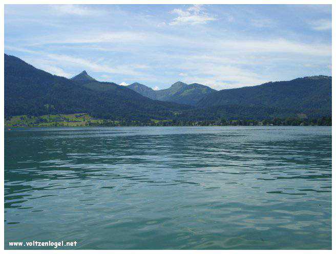 Vue panoramique du lac Wolfgangsee à Sankt Wolfgang im Salzkammergut, Autriche